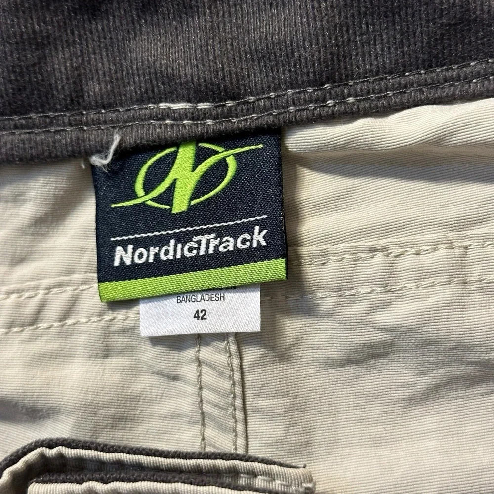 NordicTrack Cargo Shorts Khaki 3 Zip Pockets Hiking‎ Camp Casual Mens Size 42